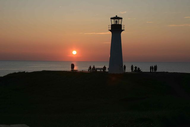 Photo - Le phare au choucher du soleil